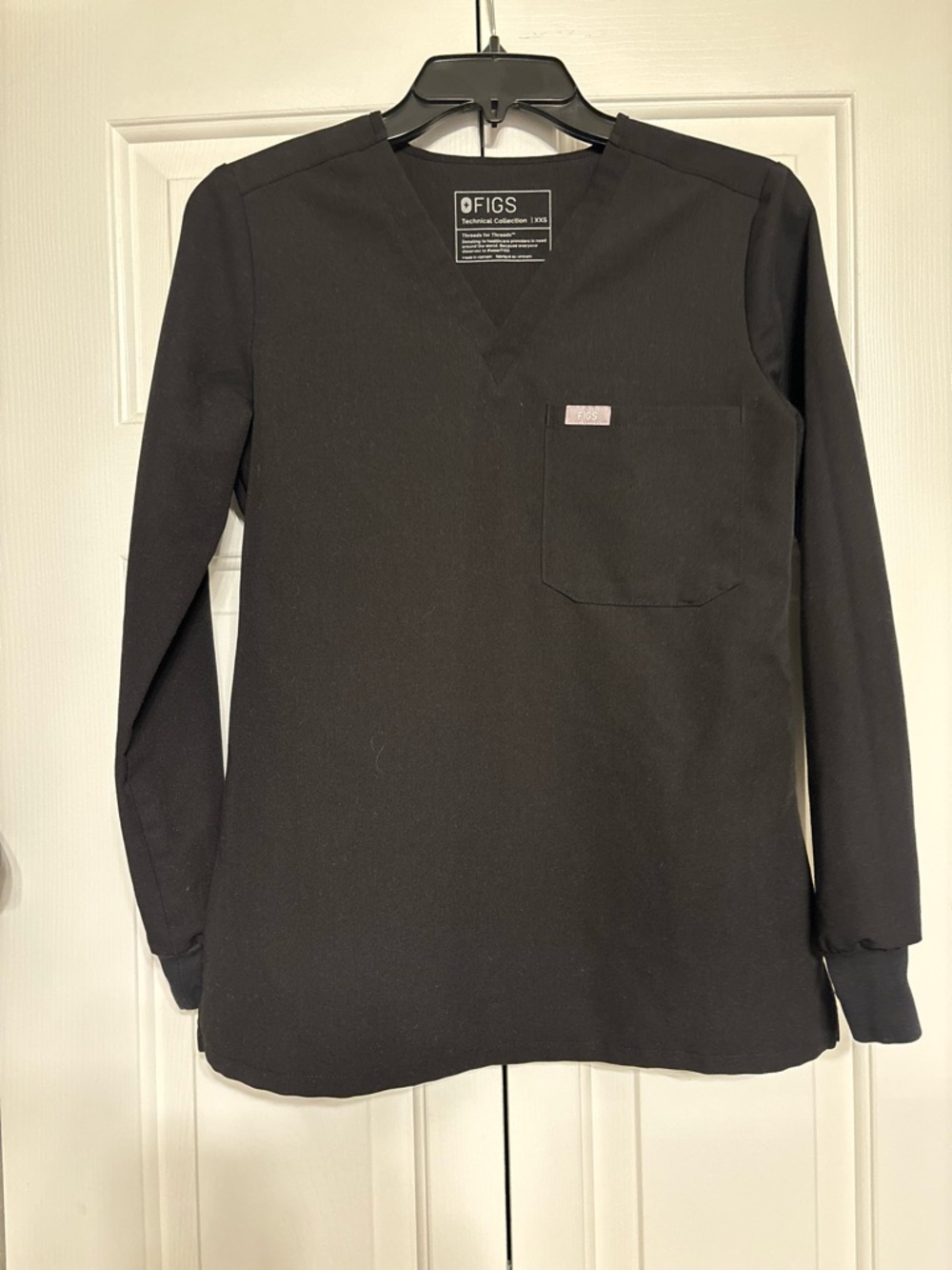 XXS FIGS Women’s Black Long Sleeve V-Neck Scrub Top and Jogger Pants